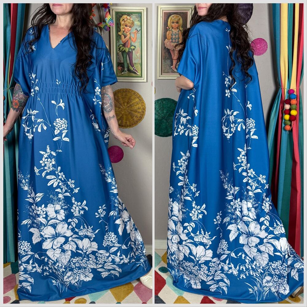 Vintage 1960s Blue and White Hawaiian Floral Tiki Caftan Hostess Dress - Picture 4 of 8